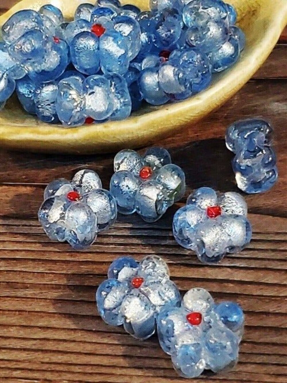 Vintage Icy Blue Handcrafted India Glass Flower Beads with Silver Foil 5 pcs - Picture 9 of 11
